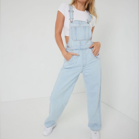 Levi's Loose Fit Utility Overalls Light Wash - Picture 6 of 8